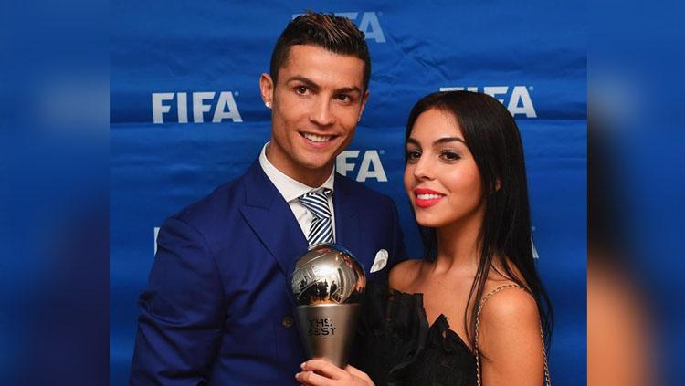 Cristiano Ronaldo (kiri) bersama kekasihnya, Georgina Rodriguez. 