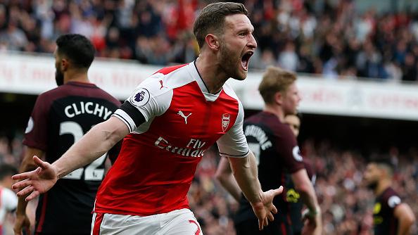 Selebrasi Shkodran Mustafi usai membobol gawang Manchester City. Copyright: IAN KINGTON/Getty Images