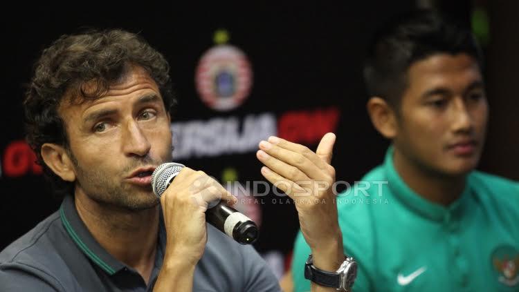 Pelatih%20Timnas%20Indonesia%20U-22%2C%20Luis%20Milla%20tengah%20berbicara%20dalam%20jumpa%20pers.