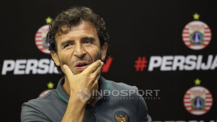 Luis Milla pelatih Timnas U-22 dan Senior. Copyright: Herry Ibrahim/INDOSPORT