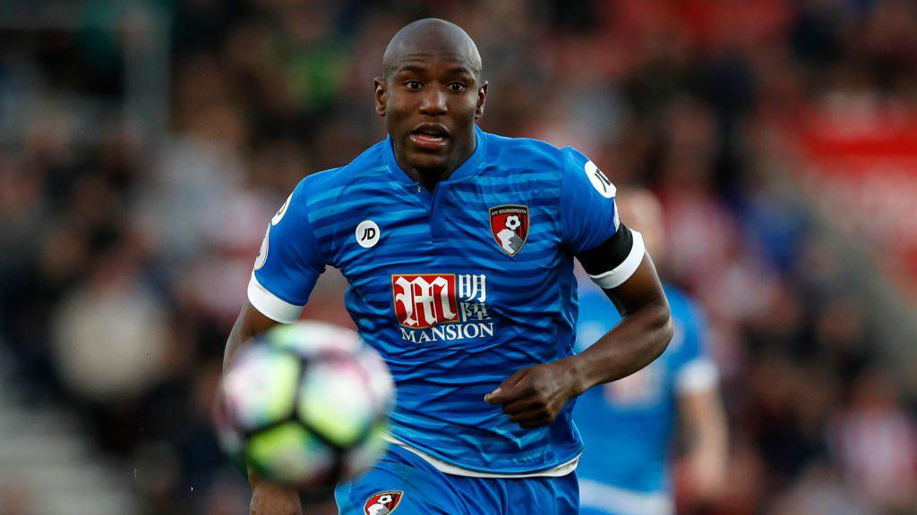 Benik%20Afobe%20cetak%20gol%20pertama%20untuk%20Bournemouth%20dalam%20laga%20kontra%20Liverpool%2C%20Kamis%20%2806%2F04%2F17%29.