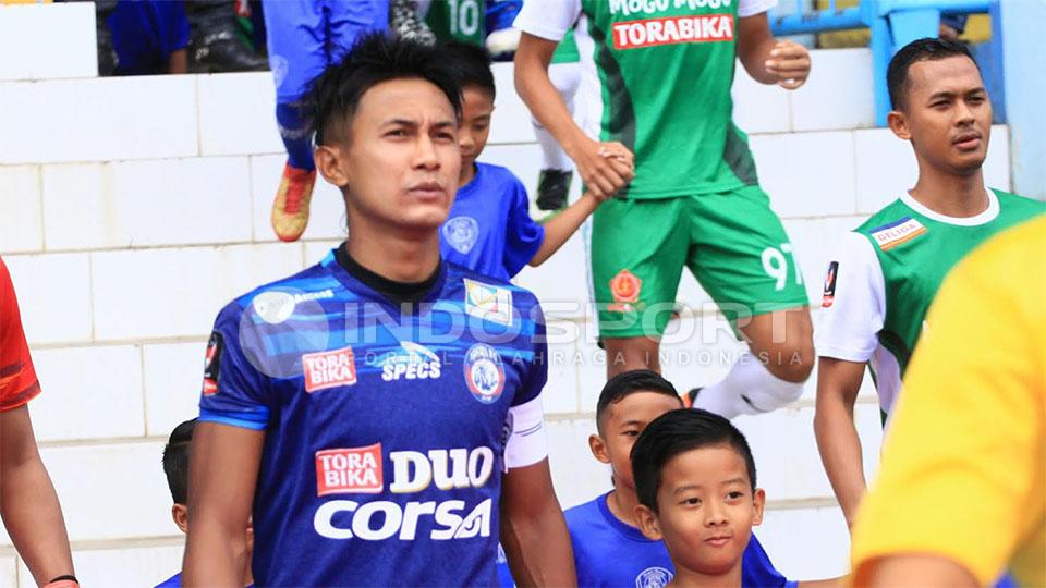 Bek Arema FC, Johan Ahmat Farizi batal memperkuat Timnas Indonesia di Kualifikasi Piala Asia karena sakit.