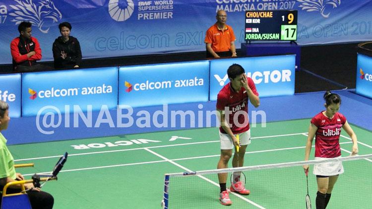 Tontowi Ahmad dan Liliyana Natsir menjadi official dari Jordan/Debby di pertandingan Malaysia Open 2017. Copyright: @INABadminton