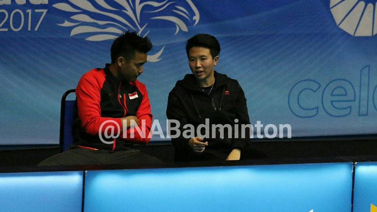 Tontowi Ahmad dan Liliyana Natsir menjadi official dari Jordan/Debby di pertandingan Malaysia Open 2017. Copyright: @INABadminton