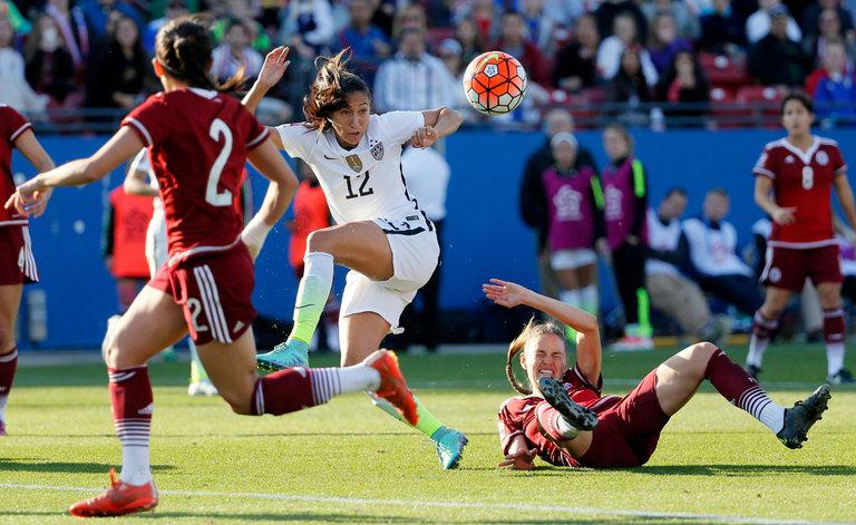 Christen Press (putih) saat bertanding di Piala Dunia Wanita 2015 bersama Timnas Wanita Amerika Serikat. - INDOSPORT