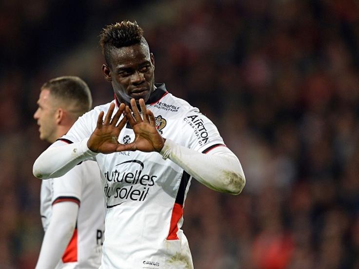 Balotelli berhasil jadi pahlawan kemenangan Nice atas Lille di lanjutan Ligue 1 Prancis. Copyright: DENIS CHARLET/AFP/Getty Images