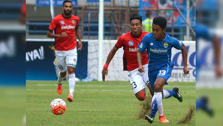 Persib Bandung untuk sementara tertinggal dari Bali United dalam partai uji coba. Copyright: Persib.co.id
