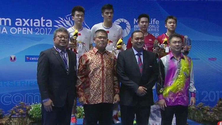 Marcus%20Fernaldi%20Gideon%2FKevin%20Sanjaya%20Sukamuljo%20%28kanan%29%20juara%20ganda%20putra%20Malaysia%20Super%20Series%20Premier%202017%20dan%20Haifeng%2FSiwei%20sebagai%20runner%20up.