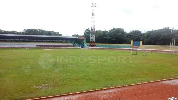Kondisi terkini rumput Stadion Maulana Yusuf Kota, Serang.