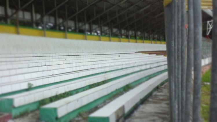 Tribun reguler Stadion Maulana Yusuf tampak lebih cantik sebelum digunakan oleh Persita Tangerang.