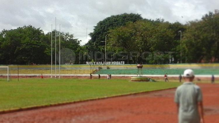 Stadion Maulana Yusuf berlokasi di Jl. Jendral Sudirman, Sumurpecung, Kota Serang, Banten.