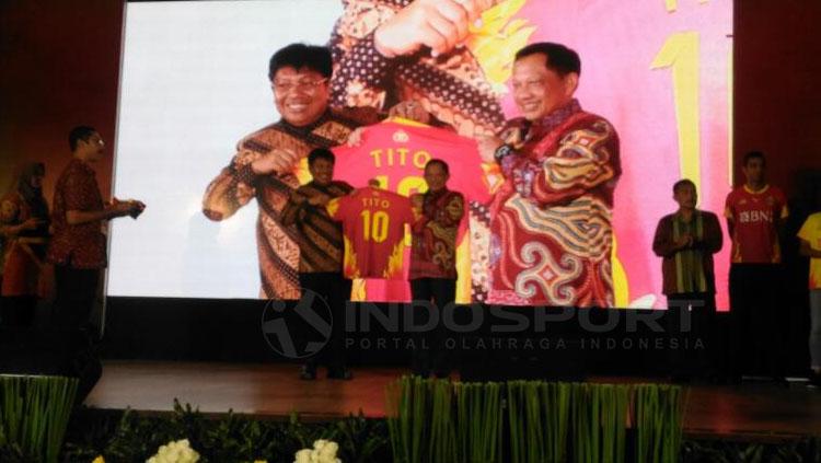 Kapolri, Tito Karnavian mendapat nomor 10 di acar launching Bhayangkara FC. Copyright: Zainal Hasan/INDOSPORT