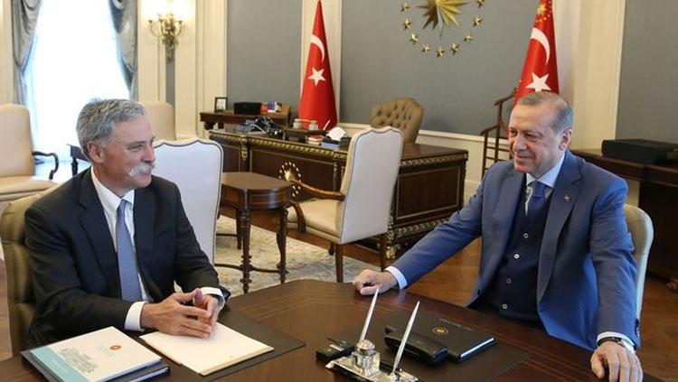 Presiden Truki, Recep Tayyip Erdogan menerima kunjungan dari CEO Formula 1 Chase Carey. Copyright: motorsport.com