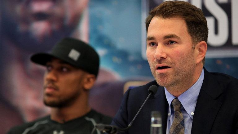 Promotor petinju Anthony Joshua, Eddie Hearn berencana akan menggelar pertarungan tinju di halaman belakang rumahnya sendiri pada Juli mendatang.