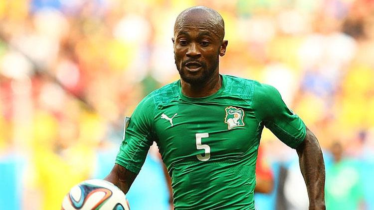 Didier Zokora pada laga Piala Dunia 2014 saat melawan Kolombia. Copyright: Elsa/Getty Images