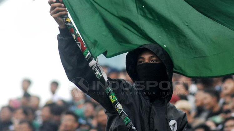 Kelompok ultras wanita Brigata Curva Sud PSS Sleman, Ladies Curva Sud (LCS). Copyright: Prima Pribadi/INDOSPORT