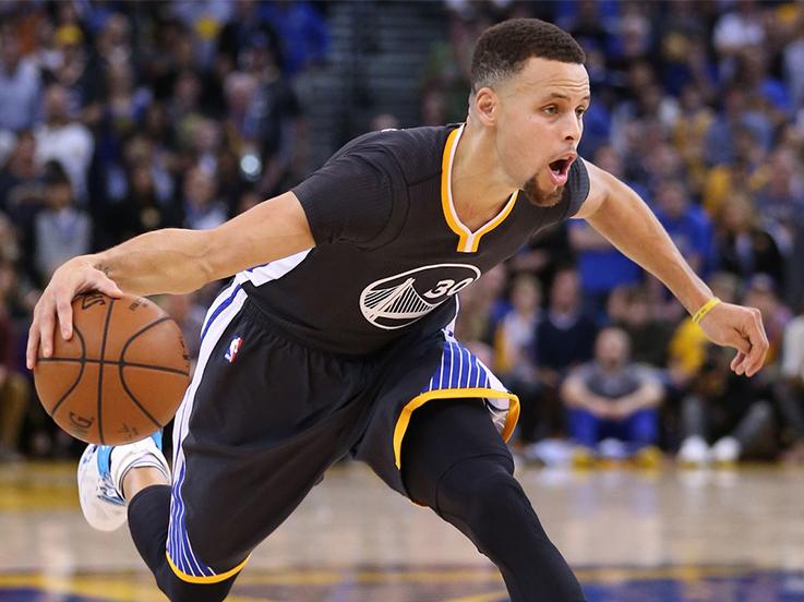 Stephen Curry saat membela Golden State Warriors Copyright: http://thesource.com