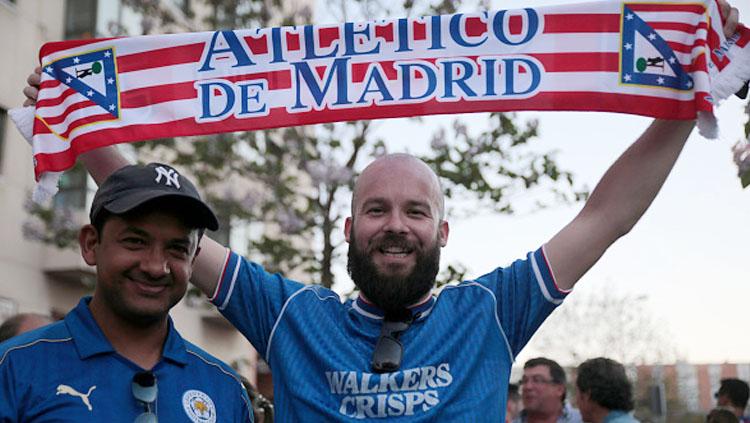 Fans Leicester City sebelum menyaksikan laga Atletico Madrid vs Leicester City perempatfinal Liga Champions leg 1. Copyright: Santiago Vidal/Action Plus via Getty Images