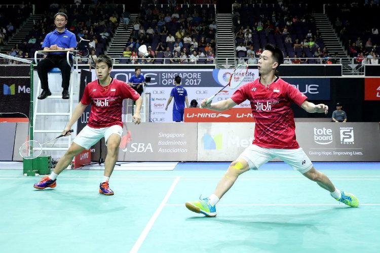 Kevin Sanjaya Sukamuljo/Marcus Fernaldi Gideon beraksi dalam Singapore Open 2017. Copyright: Humas PBSI