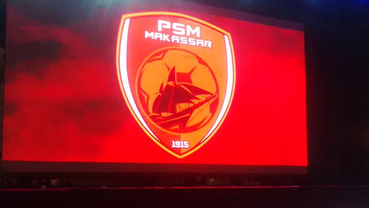 Logo PSM Makassar saat diperkenalkan lewat layar besar dalam acara launching tim. - INDOSPORT