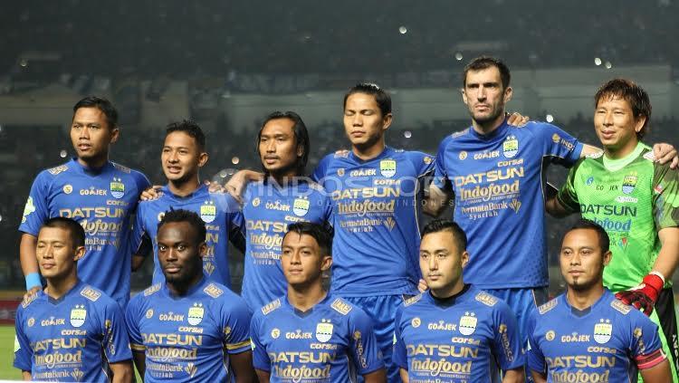 Skuat Persib Bandung saat menghadapi Arema FC pada laga pembuka Liga 1 di Stadion Gelora Bandung Lautan Api (GBLA), Sabtu (15/04/17).