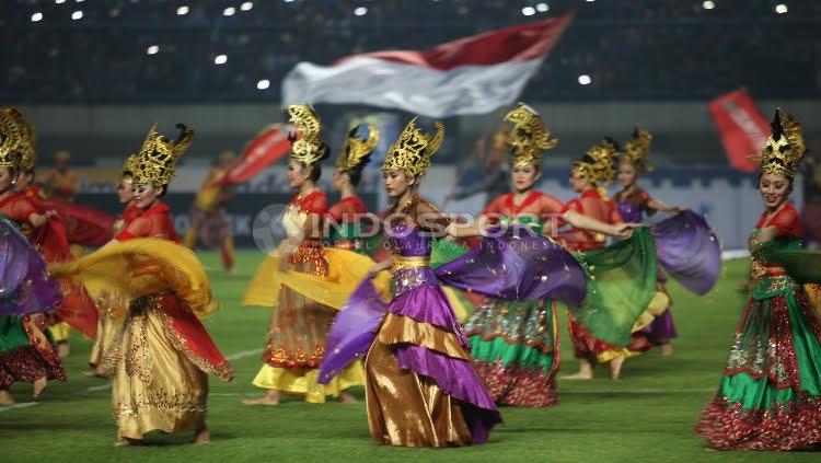 Kemeriahan pembukaan Liga 1 di Stadion Gelora Bandung Lautan Api (GBLA), Sabtu (15/04/17).