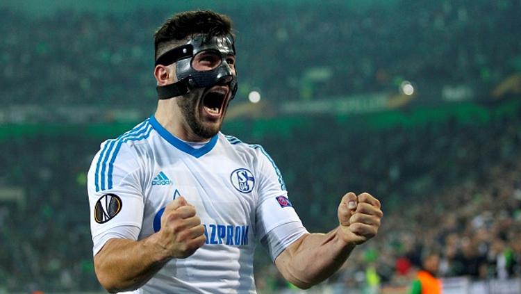 Kolasinac merayakan keberhasilan Schalke menahan imbang Borussia Monchengladbach di ajang UEFA Liga Europa. Copyright: Ina Fassbender/Anadolu Agency/Getty Images