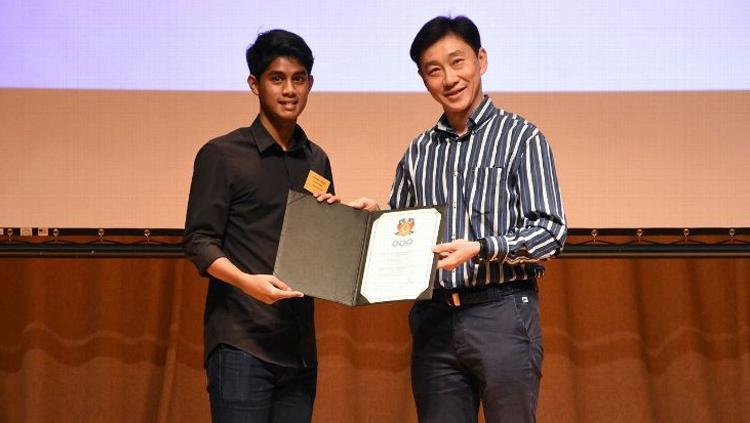 Bill Ng (kanan) pemilik klub Hougang United. Copyright: ESPNFC
