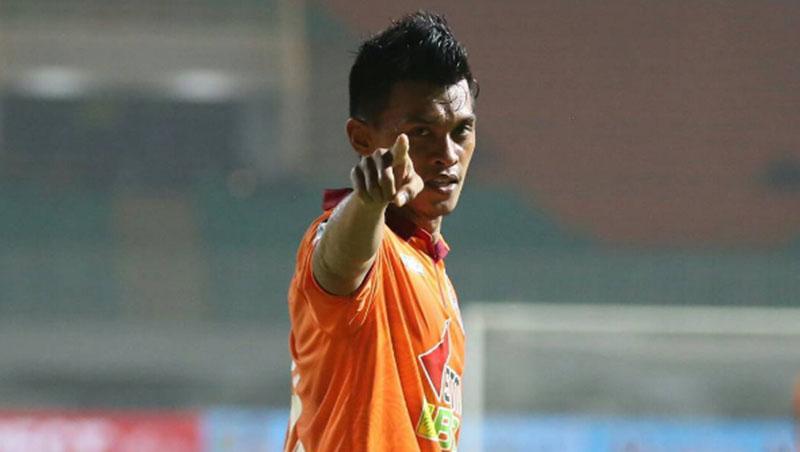 Lerby Eliandri mencetak gol untuk Borneo FC kala melawat ke kandang PS TNI. Copyright: Instagram @borneofc.id