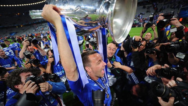 John Terry berhasil meraih gelar Liga Champions bersama Chelsea. Copyright: Alex Livesey/Getty Images