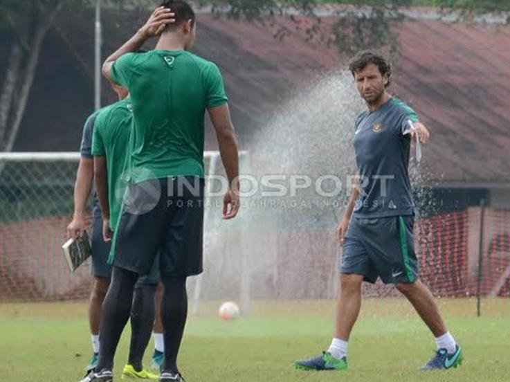 Luis Milla memanggil 26 pemain untuk TC lanjutan Timnas U-22. Copyright: Herry Ibrahim/Indosport