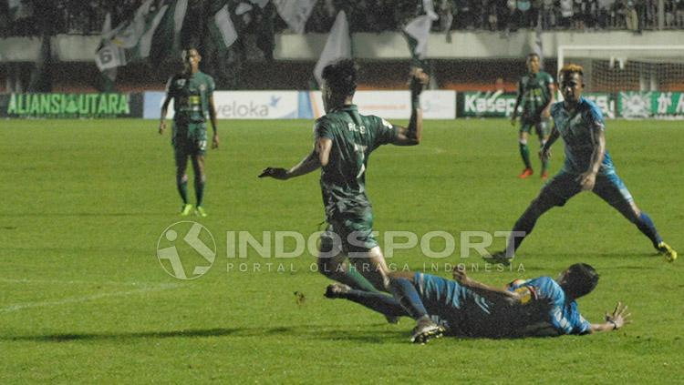 Laga antara PSS Sleman dan PSCS Cilacap di pertandingan pembuka Liga 2. Copyright: Prima Pribadi/ Indosport