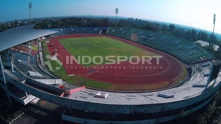 Kondisi Stadion Manahan mendapatkan kritik dari skuat Persis Solo. Copyright: Ghozi El Fitra/Indosport