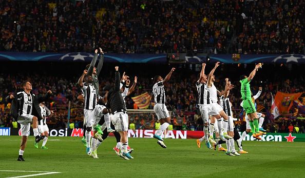 selebrasi para pemain Juventus usai memastikan diri lolos ke semifinal Liga Champions 2016/17. Copyright: Shaun Botterill/Getty Images