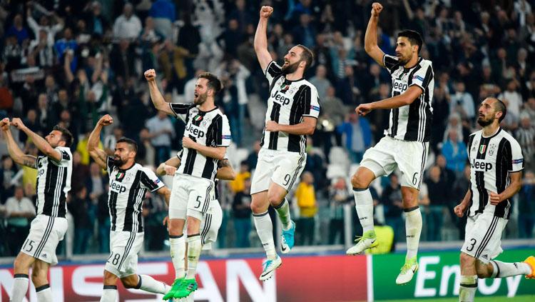 Aksi selebrasi para pemain Juventus setelah memastikan diri lolos ke babak semifinal Liga Champions 2016/17.