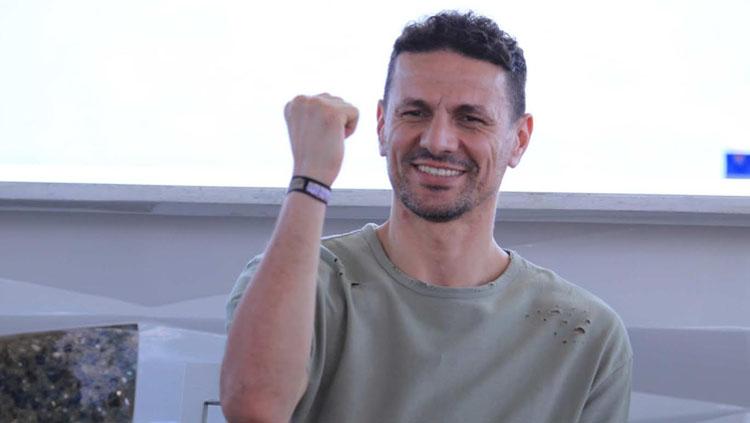 Mantan%20pemain%20Chelsea%2C%20Khalid%20Boulahrouz%20contohkan%20penggunaan%20tiket%20gelang.