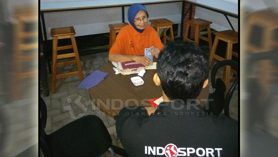 Wiwi%20H%20Kusdarti%2C%20pelopor%20sepakbola%20wanita%20Indonesia