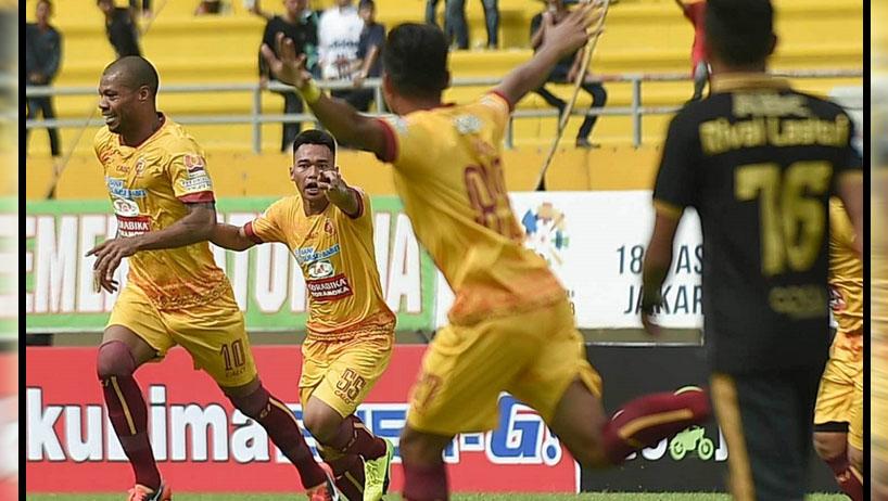 Selebrasi%20skuat%20Sriwijaya%20FC%20saat%20melawan%20Borneo%20FC.