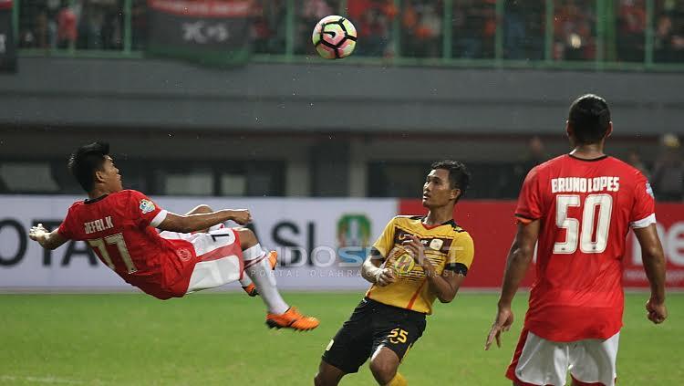 Duel keras tersaji di laga Persija Jakarta melawan Barito Putera.