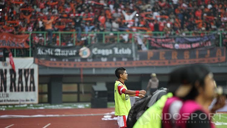 Bambang Pamungkas saat menjalani pemanasan.