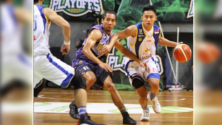 Satria Muda Jakarta vs CLS Knights Surabaya. Copyright: @smpertamina