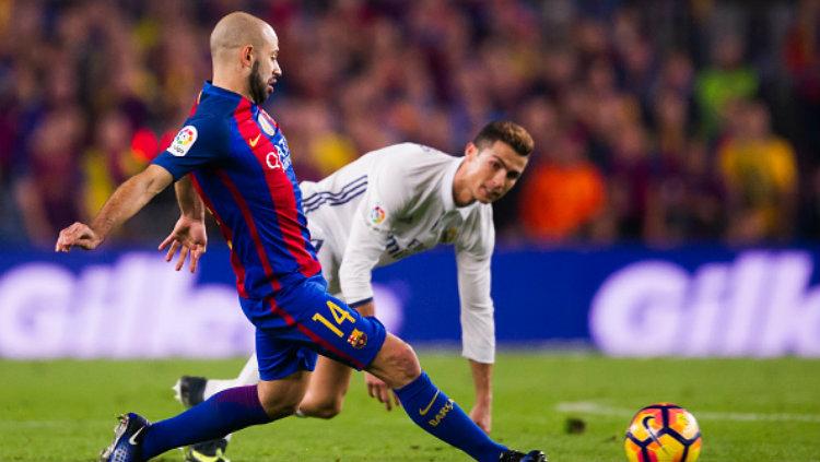 Cristiano Ronaldo vs Javier Mascherano. Copyright: Alex Caparros/Getty Images