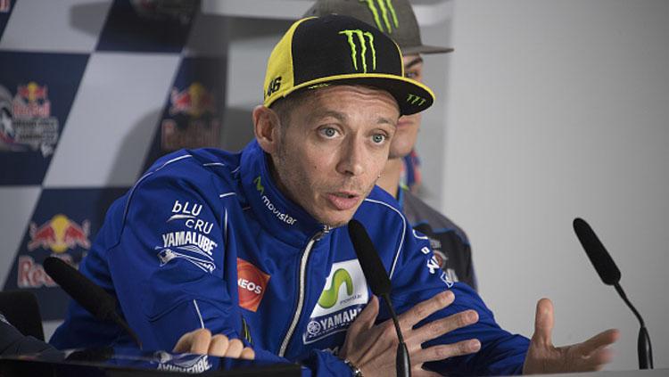 Valentino Rossi dalam sebuah konferensi pers. Copyright: Mirco Lazzari gp/Getty Images