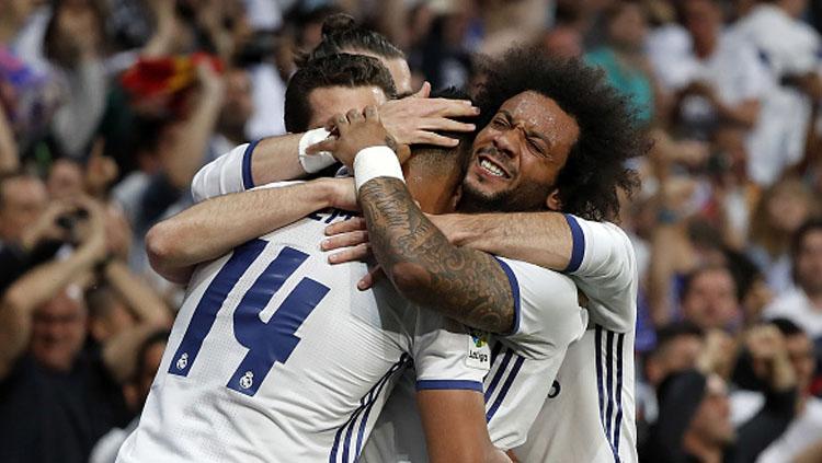 Para pemain Real Madrid melakukan selebrasi setelah Casemiro mencetak gol.