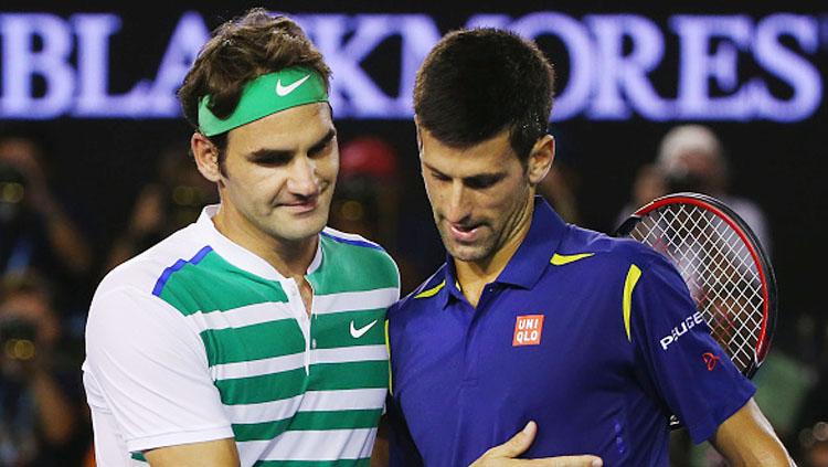 Novak Djokovic (kanan) dan Roger Federer.