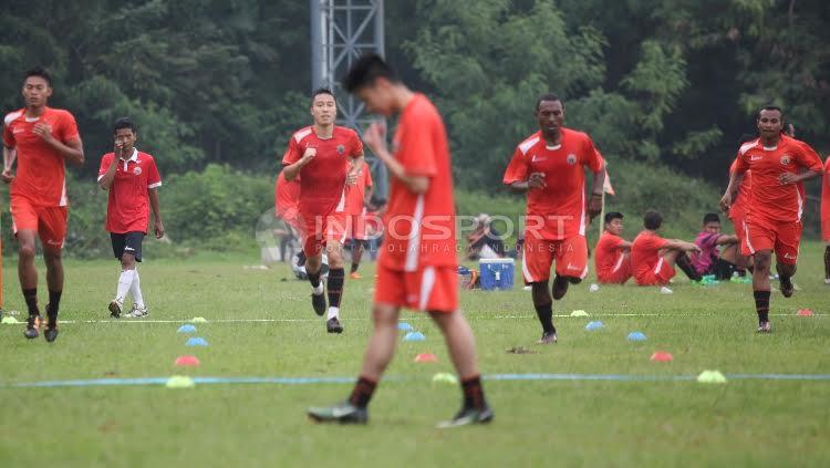 Latihan%20Persija%20Jakarta%20di%20Lapangan%20Sutasoma%2C%20Halim%2C%20Jakarta.