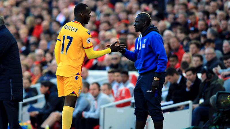 Christian%20Benteke%20%28kiri%29%20bersama%20dengan%20Sakho%20berselebrasi.