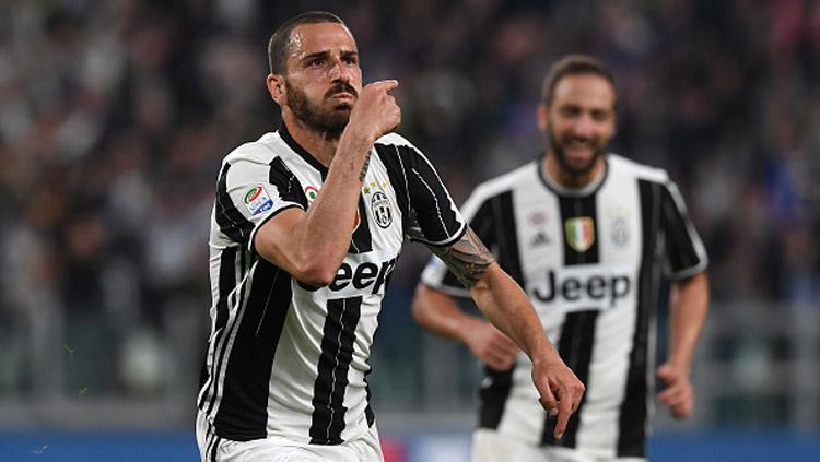 Pemain belakang Juventus, Leonardo Bonucci melakukan selebrasi. Copyright: Valerio Pennicino/Getty Images