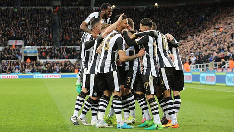 Pemain Newcastle United merayakan gol. Copyright: Ian Horrocks/Getty Images