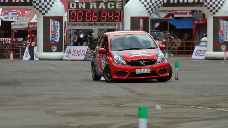 Dua wakil Indonesia jadi yang terdepan di Kejuaraan Muba Asia Auto Gymkhana di Sirkuit Skyland, Minggu (01/12/19). - INDOSPORT